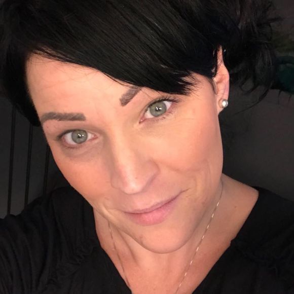 Meet your Posher, Jennifer - Picture 1 of 1